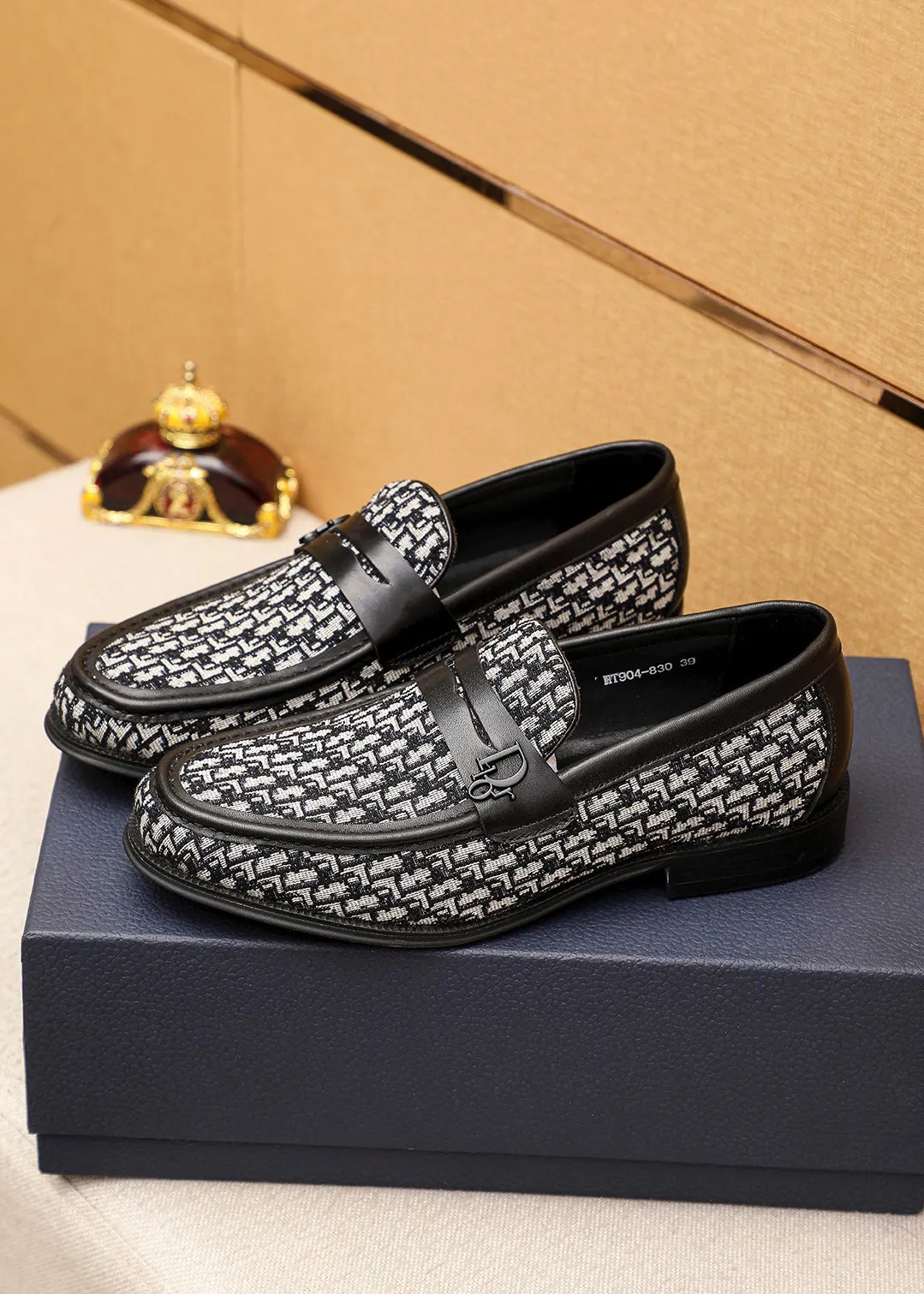 Men's shoes 💰480 💐 Product trademark: Dior "Dior" casual leather shoes Regular size: 39-44 (38.45.46🉑️Customized) Product materials: Selected Italian imported first-layer calfskin upper, imported water-dyed 🐂 cowhide lining. Strong three-dimensional visual effect, original outsole color: 2 colors available